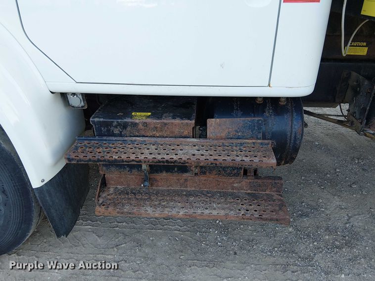 image for item DU3636 2002 International 4700 dump truck