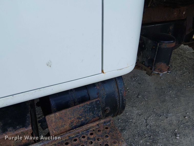 image for item DU3636 2002 International 4700 dump truck