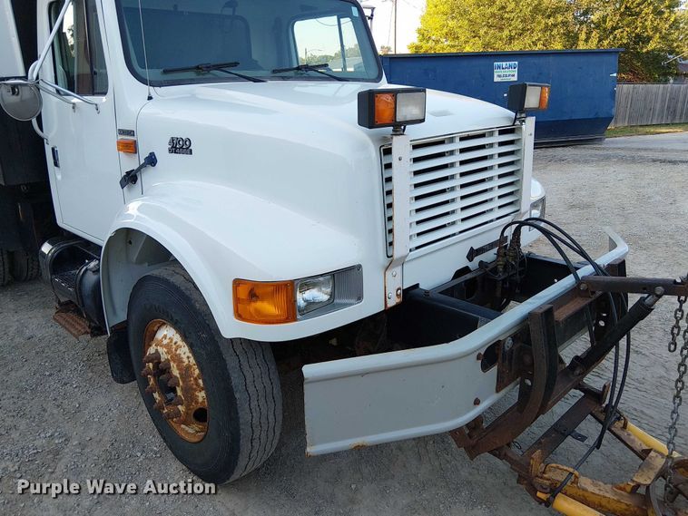 image for item DU3636 2002 International 4700 dump truck