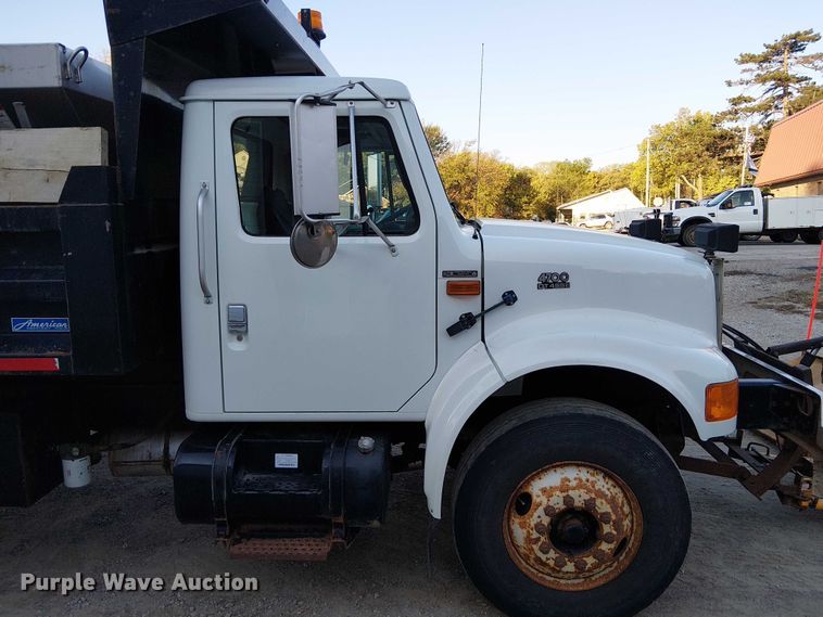 image for item DU3636 2002 International 4700 dump truck