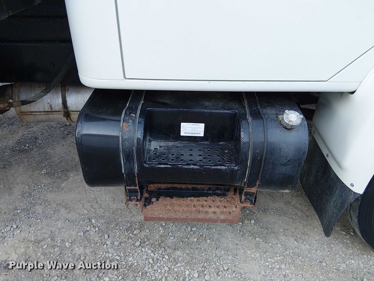 image for item DU3636 2002 International 4700 dump truck