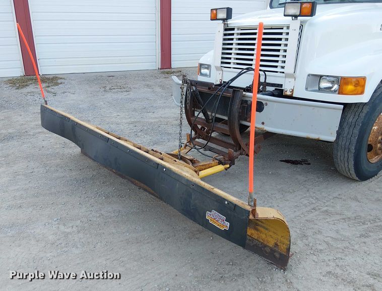 image for item DU3636 2002 International 4700 dump truck