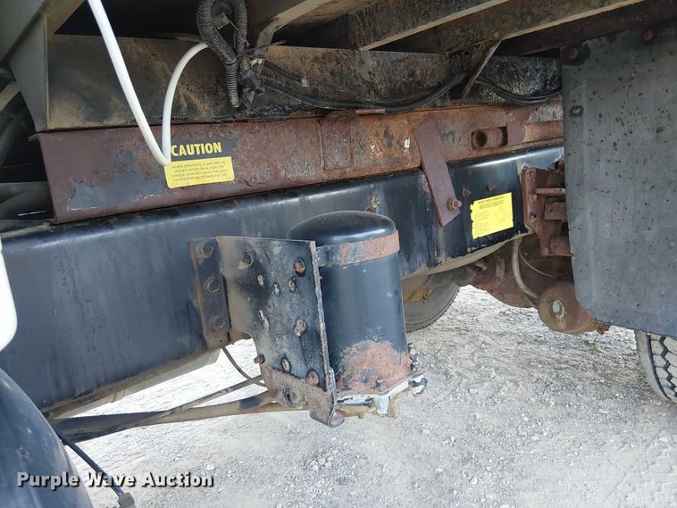 image for item DU3636 2002 International 4700 dump truck