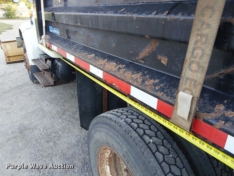 image for item DU3636 2002 International 4700 dump truck