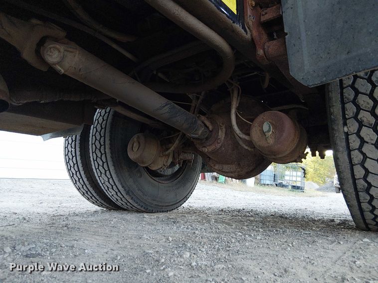 image for item DU3636 2002 International 4700 dump truck