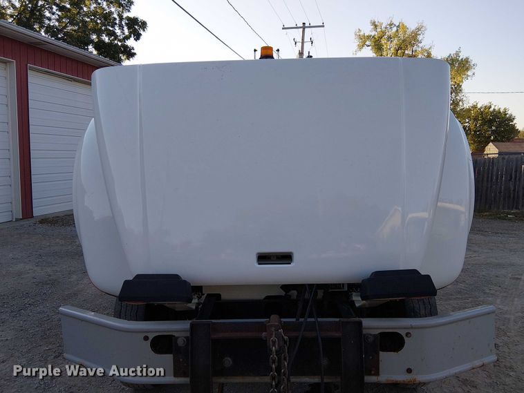 image for item DU3636 2002 International 4700 dump truck