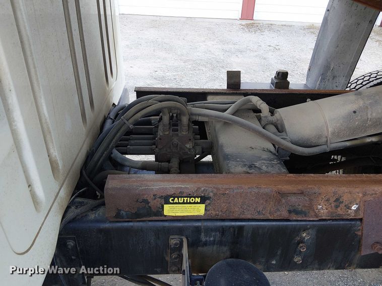 image for item DU3636 2002 International 4700 dump truck