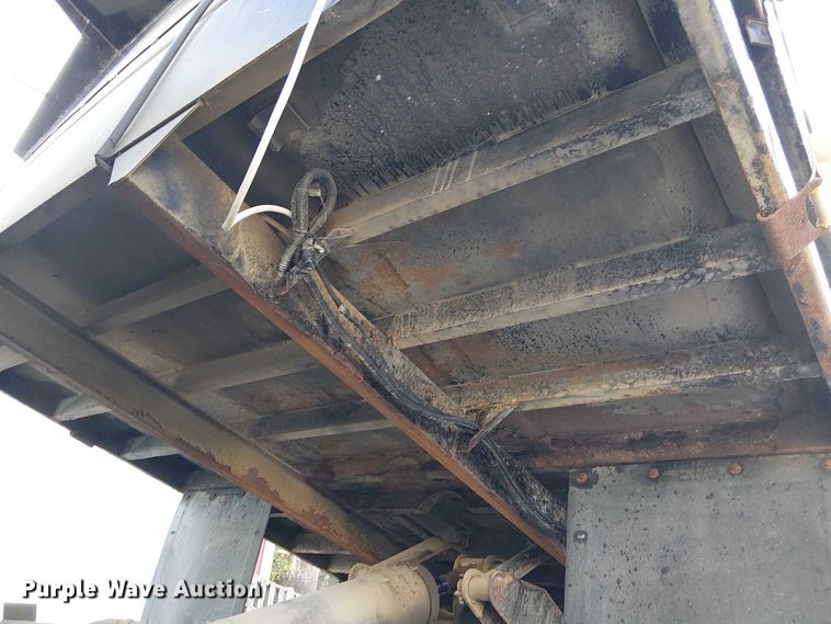 image for item DU3636 2002 International 4700 dump truck