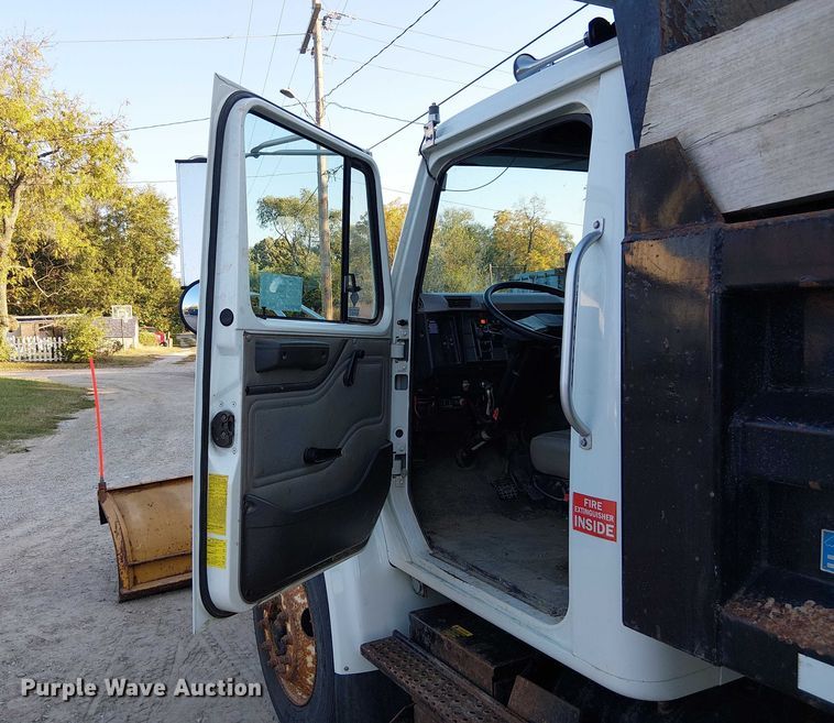 image for item DU3636 2002 International 4700 dump truck