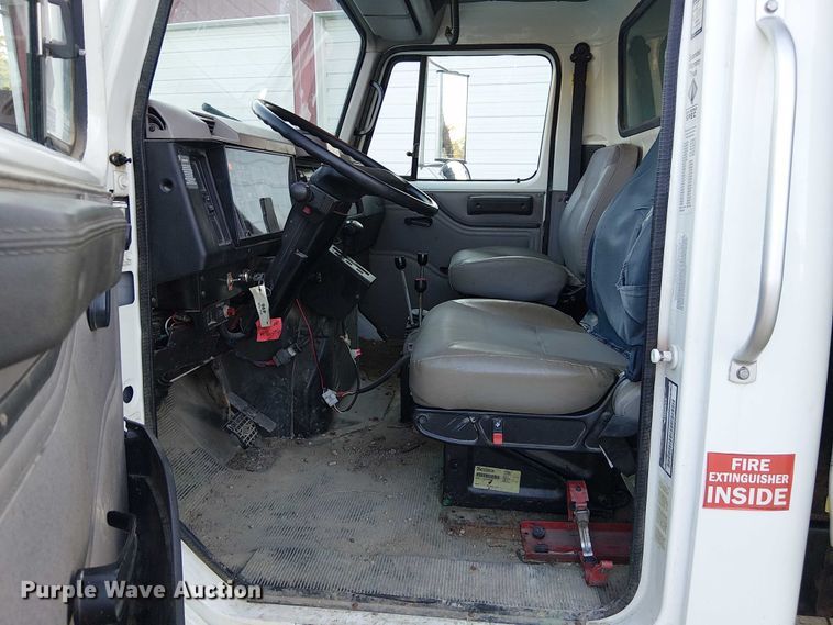 image for item DU3636 2002 International 4700 dump truck