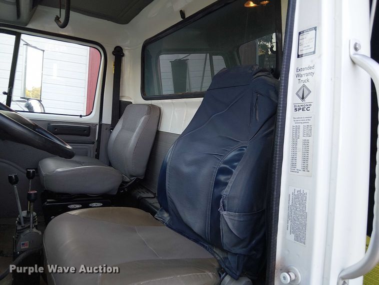 image for item DU3636 2002 International 4700 dump truck