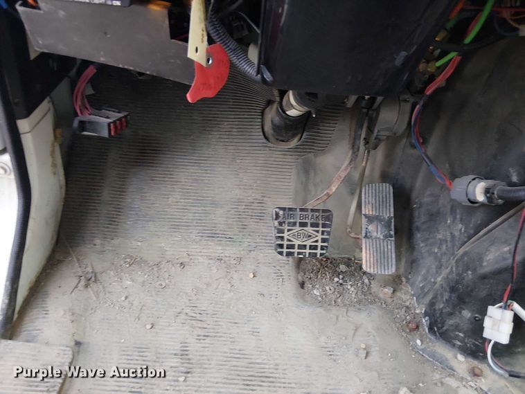 image for item DU3636 2002 International 4700 dump truck