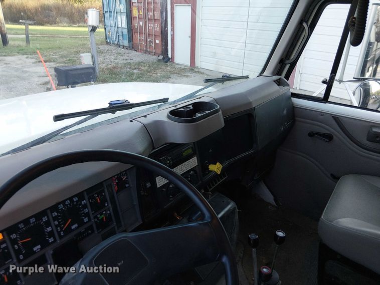 image for item DU3636 2002 International 4700 dump truck