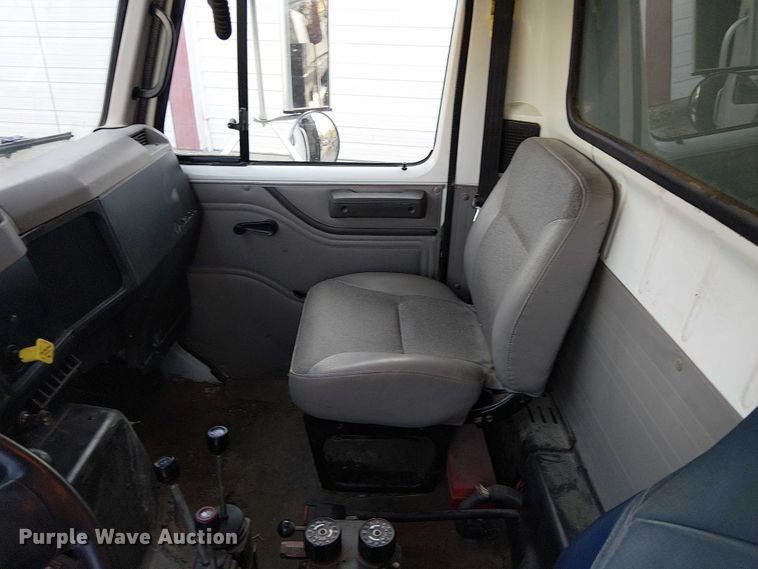 image for item DU3636 2002 International 4700 dump truck