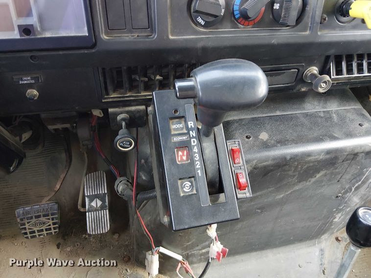 image for item DU3636 2002 International 4700 dump truck