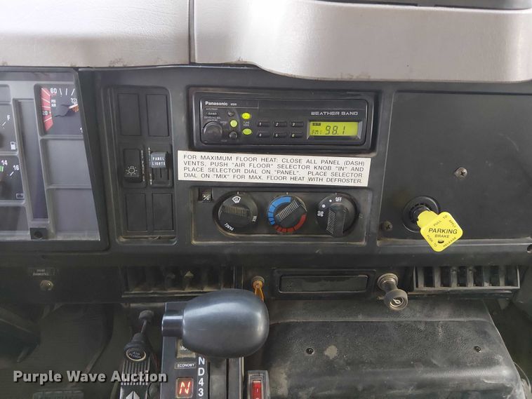 image for item DU3636 2002 International 4700 dump truck