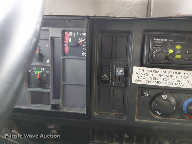 image for item DU3636 2002 International 4700 dump truck