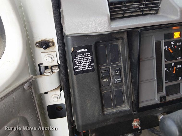 image for item DU3636 2002 International 4700 dump truck