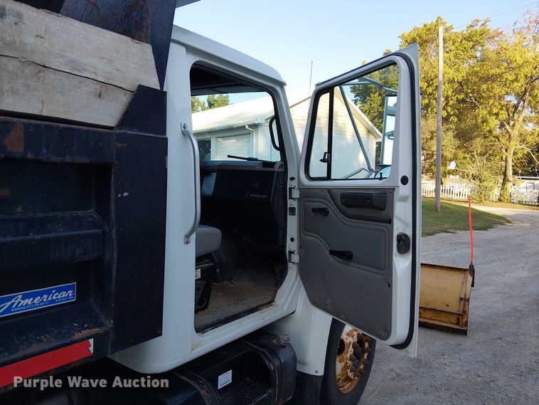 image for item DU3636 2002 International 4700 dump truck