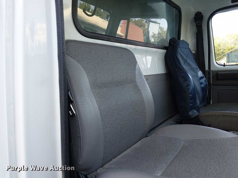 image for item DU3636 2002 International 4700 dump truck