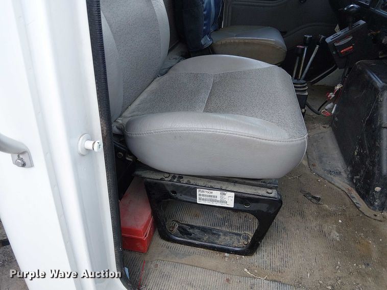 image for item DU3636 2002 International 4700 dump truck