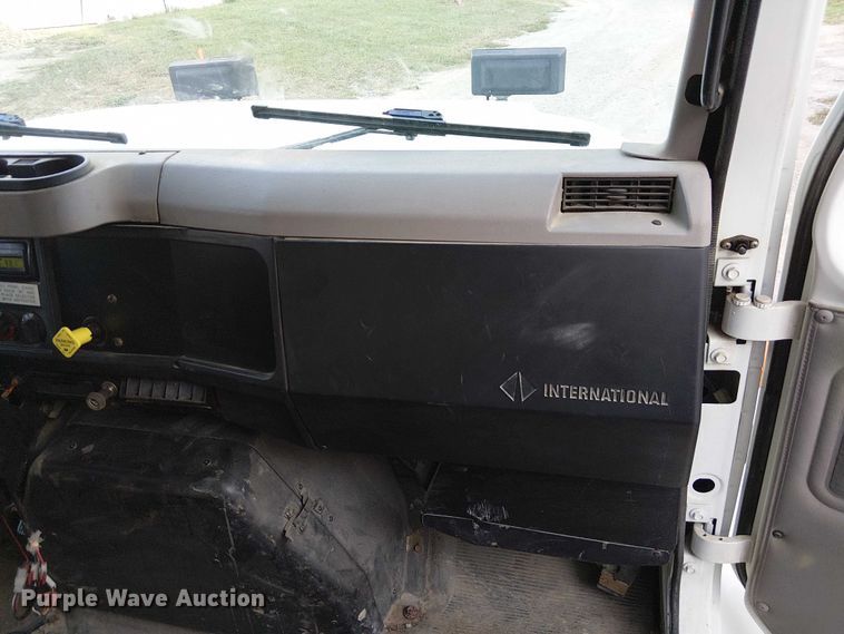 image for item DU3636 2002 International 4700 dump truck