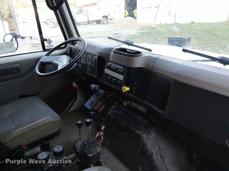 image for item DU3636 2002 International 4700 dump truck