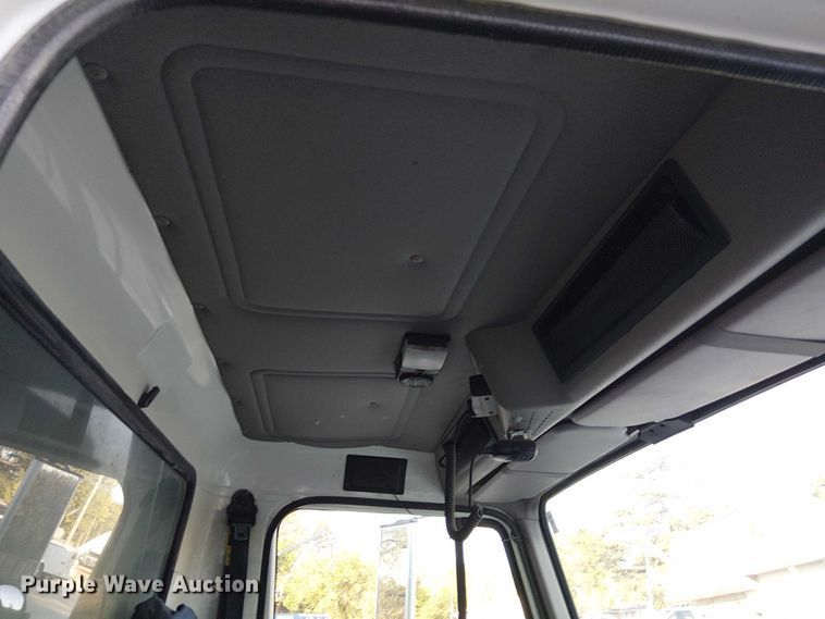 image for item DU3636 2002 International 4700 dump truck