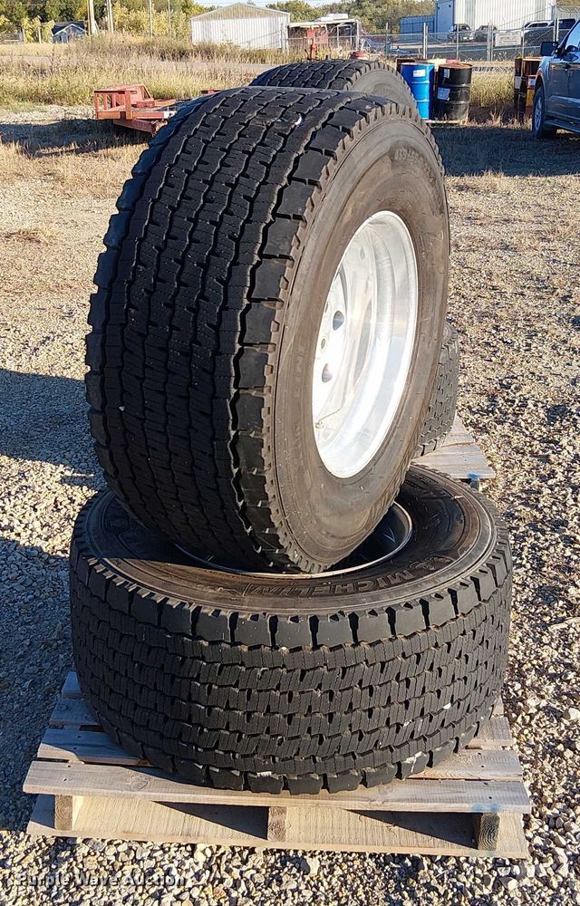 image for item DU3651 (4) Michelin 455/55R22.5 tires and wheels