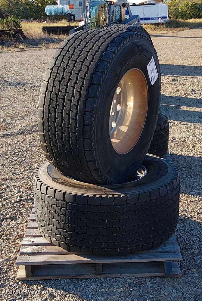 image for item DU3651 (4) Michelin 455/55R22.5 tires and wheels