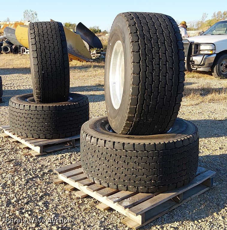 image for item DU3651 (4) Michelin 455/55R22.5 tires and wheels