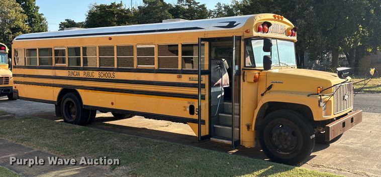 image for item DV5006 2002 Chevrolet B7T school bus