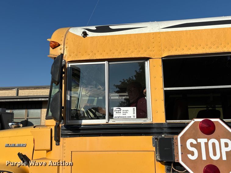 image for item DV5006 2002 Chevrolet B7T school bus