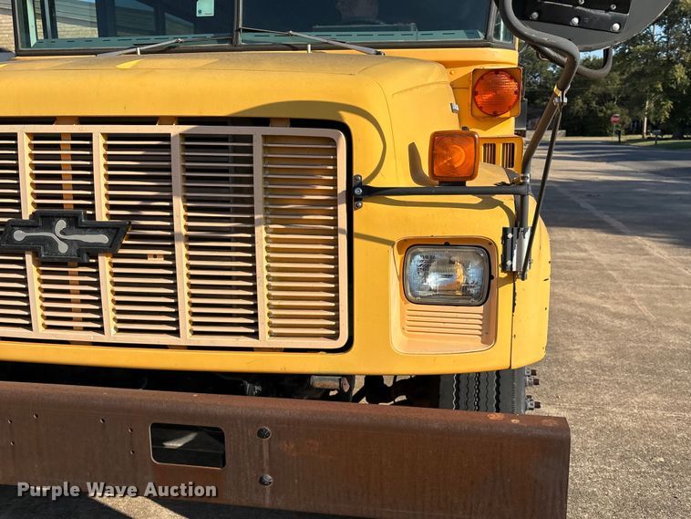 image for item DV5006 2002 Chevrolet B7T school bus