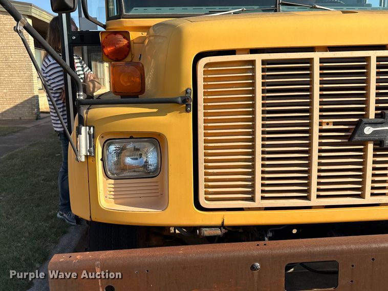 image for item DV5006 2002 Chevrolet B7T school bus