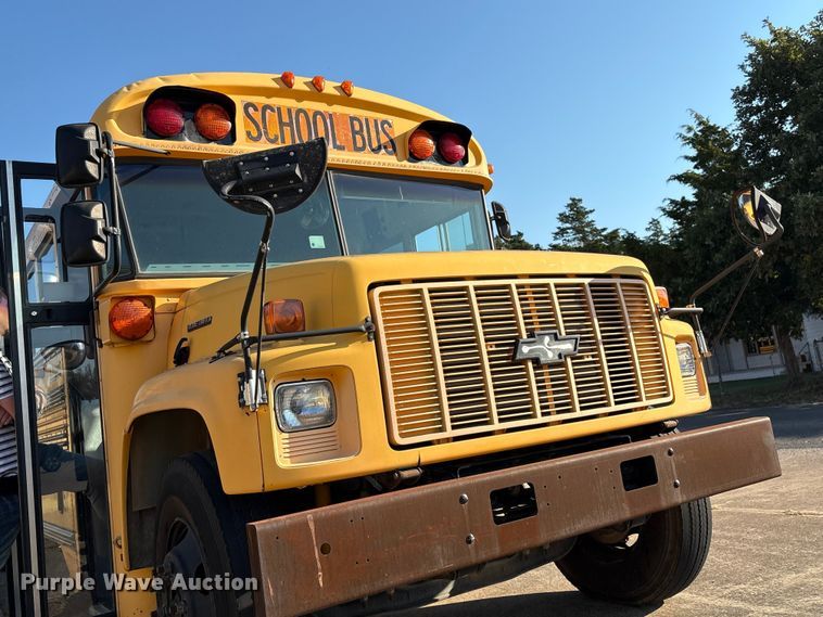 image for item DV5006 2002 Chevrolet B7T school bus