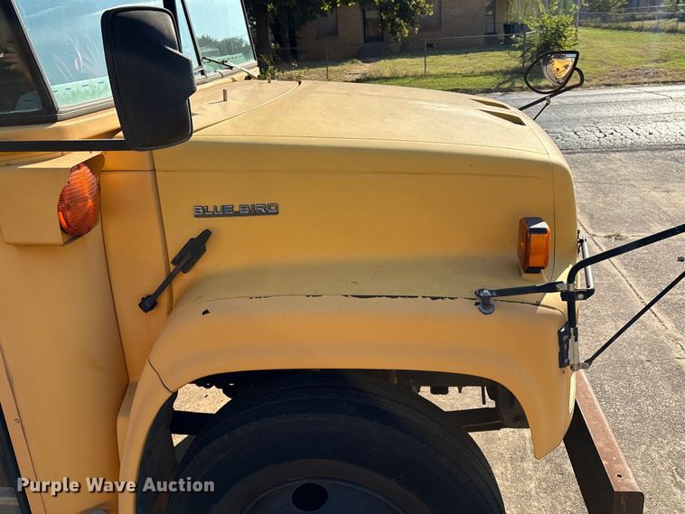 image for item DV5006 2002 Chevrolet B7T school bus