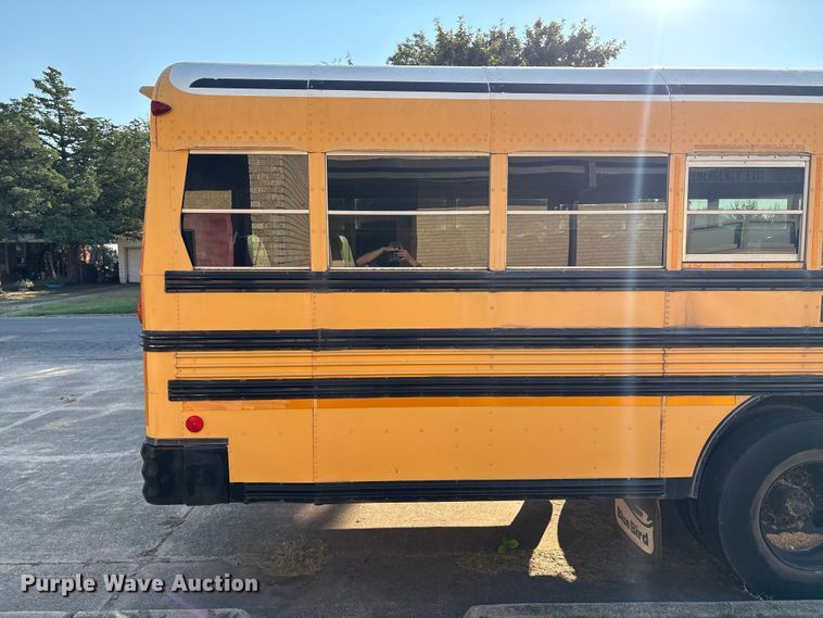 image for item DV5006 2002 Chevrolet B7T school bus