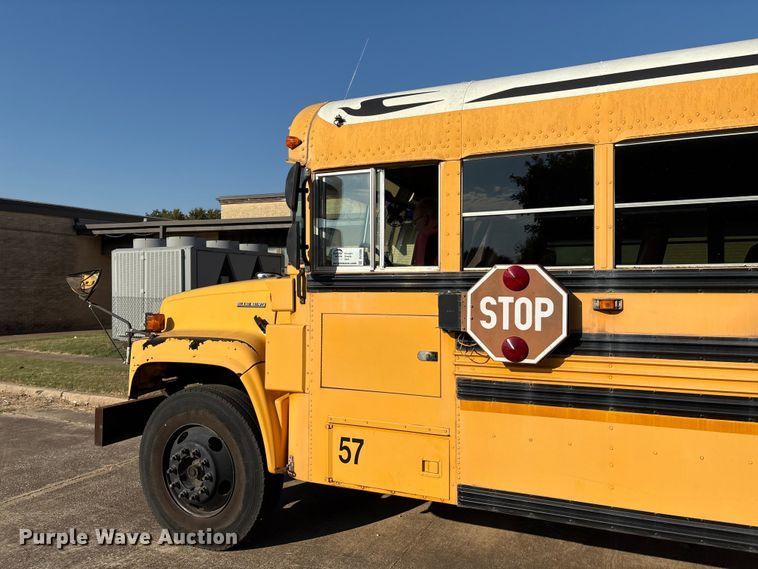 image for item DV5006 2002 Chevrolet B7T school bus
