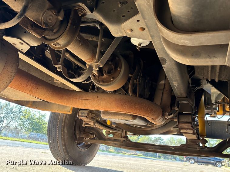 image for item DV5006 2002 Chevrolet B7T school bus