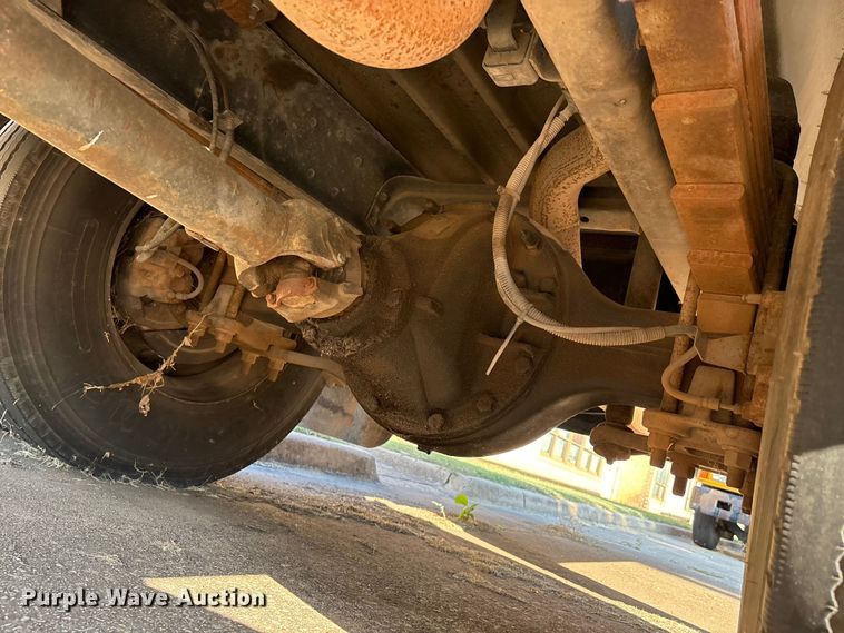 image for item DV5006 2002 Chevrolet B7T school bus