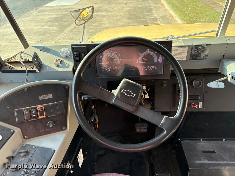 image for item DV5006 2002 Chevrolet B7T school bus