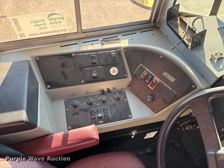 image for item DV5006 2002 Chevrolet B7T school bus