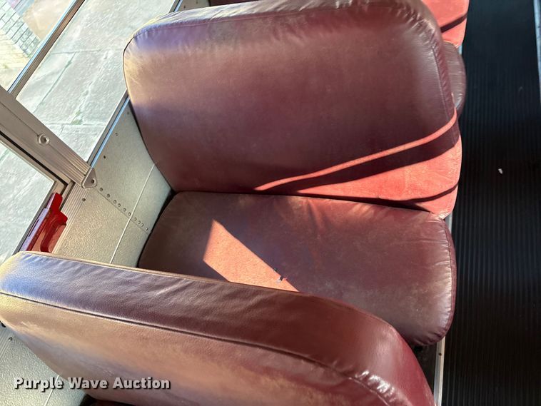 image for item DV5006 2002 Chevrolet B7T school bus