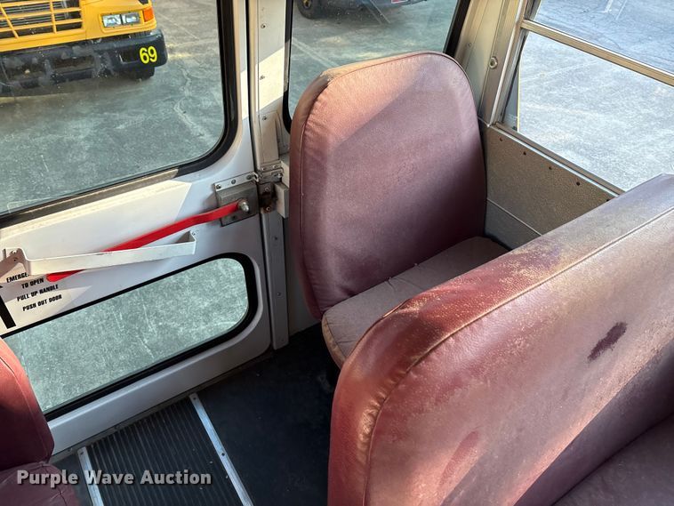 image for item DV5006 2002 Chevrolet B7T school bus