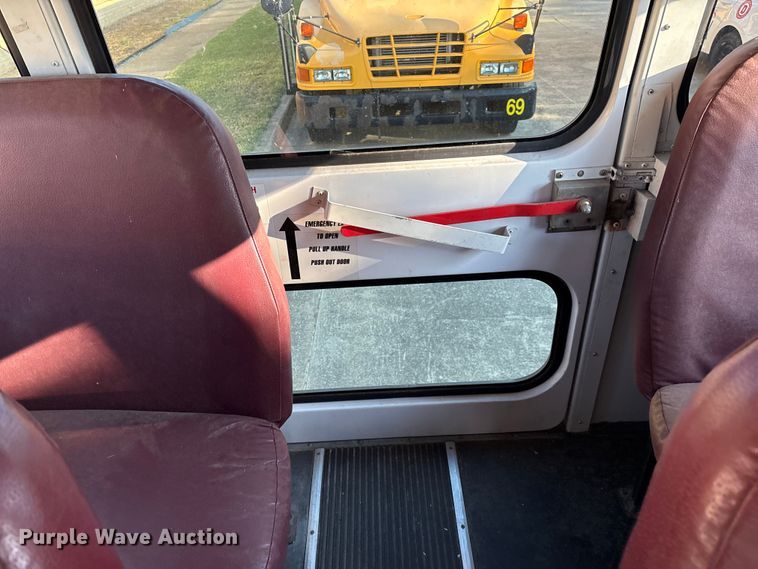 image for item DV5006 2002 Chevrolet B7T school bus