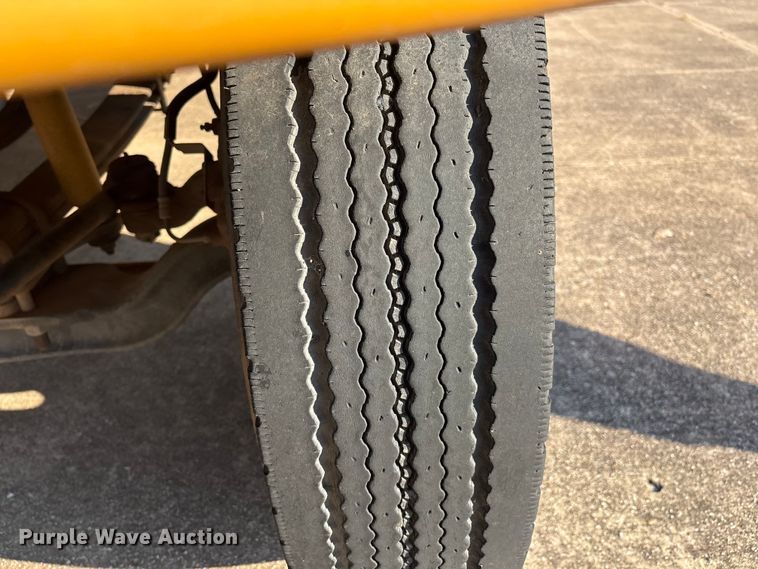 image for item DV5006 2002 Chevrolet B7T school bus