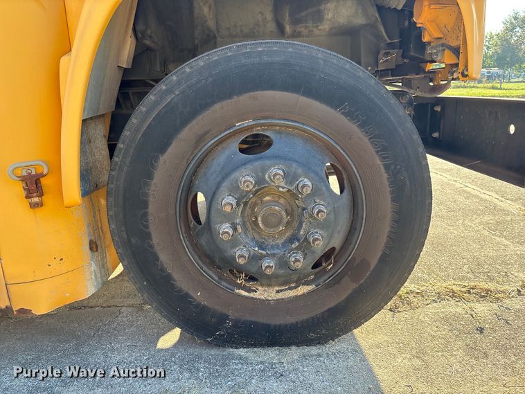 image for item DV5006 2002 Chevrolet B7T school bus