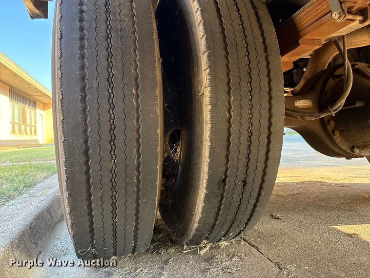 image for item DV5006 2002 Chevrolet B7T school bus