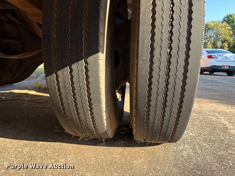 image for item DV5006 2002 Chevrolet B7T school bus